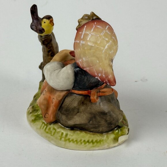 Vintage Goebel Hummel Figurine Girl with Bird TMK-7 Germany 1991–1999 Hand Pain - Picture 5 of 7